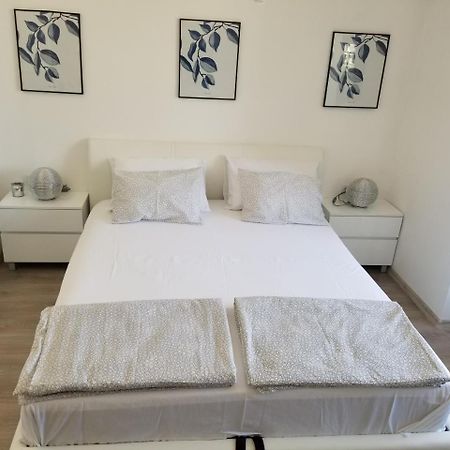 Studio Angel Stan Na Dan Novi Sad Eksteriør billede