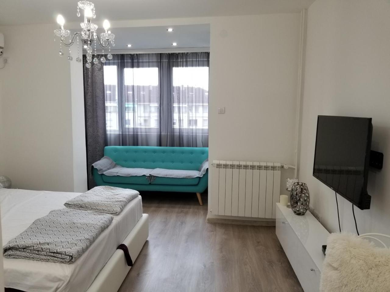 Studio Angel Stan Na Dan Novi Sad Eksteriør billede