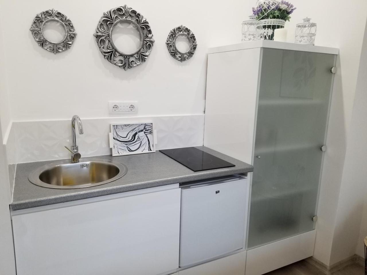 Studio Angel Stan Na Dan Novi Sad Eksteriør billede