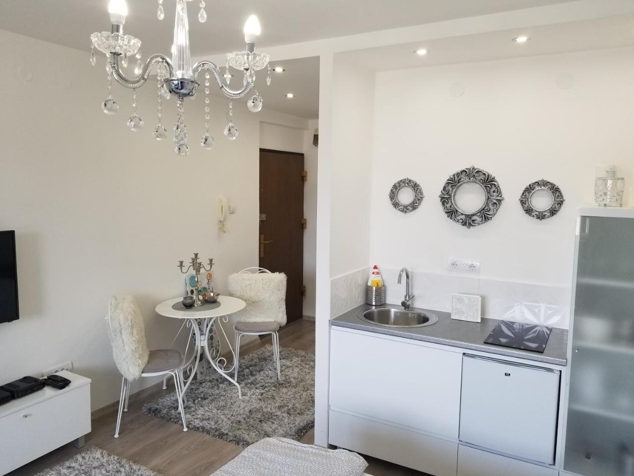 Studio Angel Stan Na Dan Novi Sad Eksteriør billede
