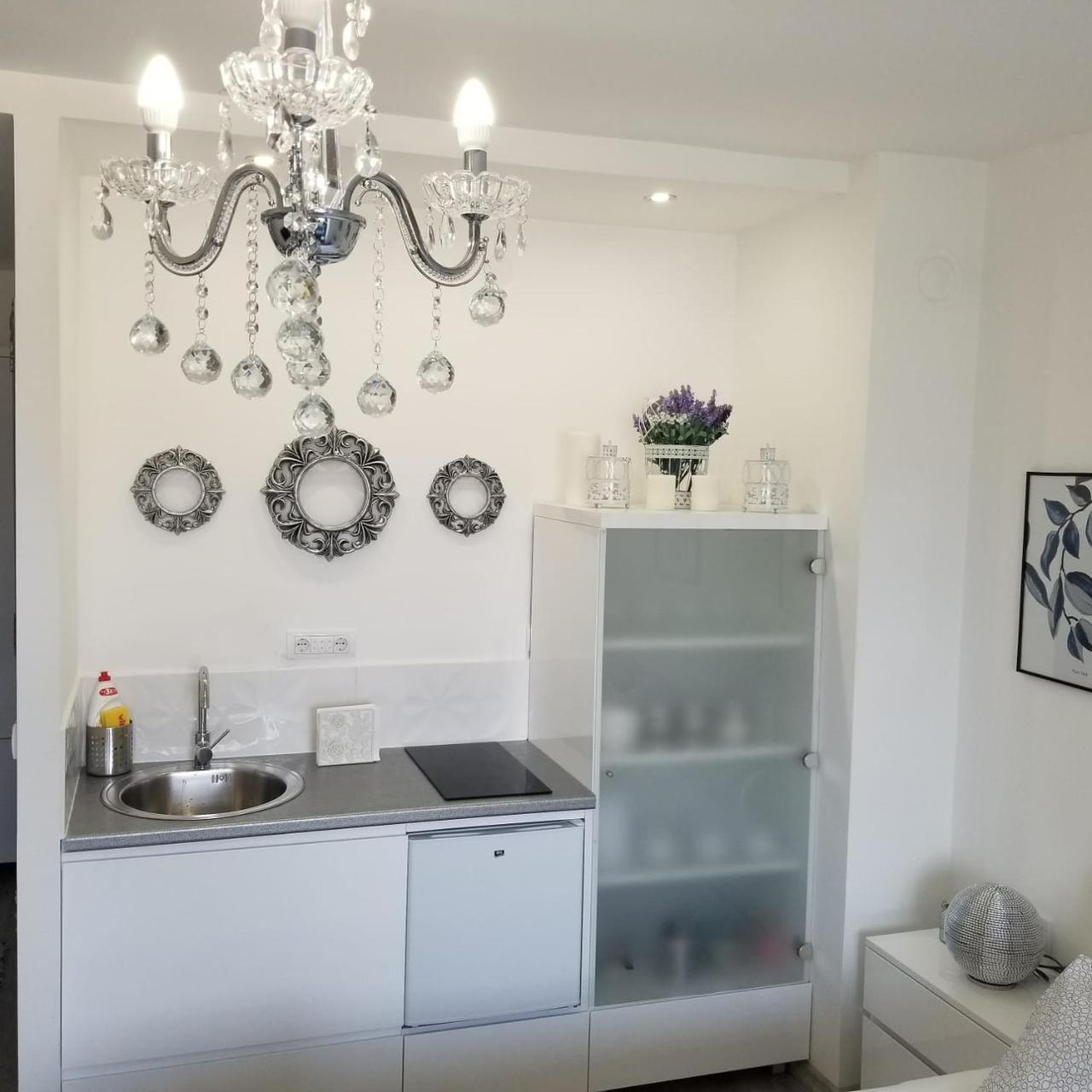 Studio Angel Stan Na Dan Novi Sad Eksteriør billede
